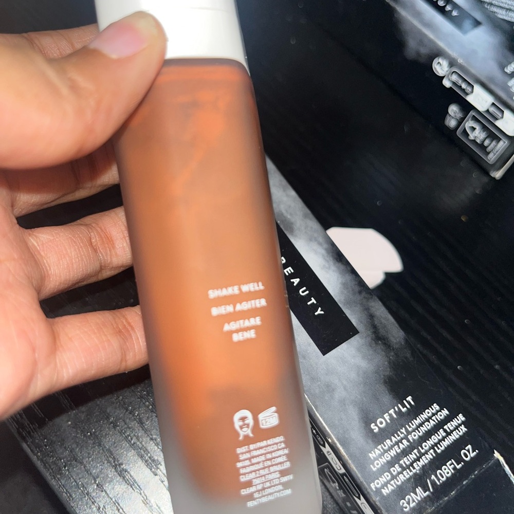 Fenty Beauty Soft Matte Liquid Foundation - Warm Beige